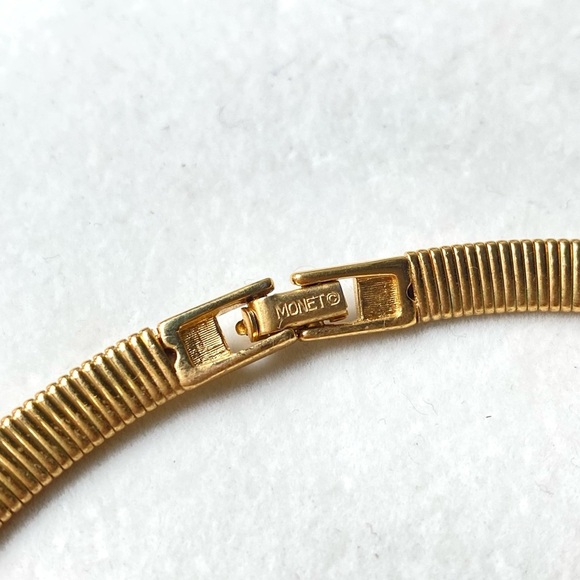 80's Vintage MONET cream and gold tone enamel Chevron statement collar necklace - Picture 4 of 6